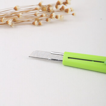 国誉(KOKUYO) 进口C3美工刀学生便携手工刀不易黏胶刀片 绿色 HA-S110G