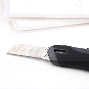 国誉(KOKUYO)美工刀大号FLANE安全便携手工刀裁纸刀附刀片收纳盒 办公用品 橙色 1个 HA-S200YR 国誉(KOKUYO)美工刀大号FLANE安全便携手工刀裁纸刀附刀片收纳盒 办公用品 橙色 1个 HA-S200YR