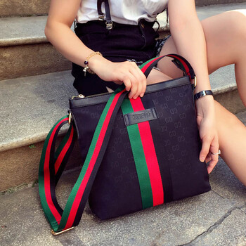 洛新款男女通用单肩包韩版潮流时尚百搭字母压花包包休闲大包 黑色 gd