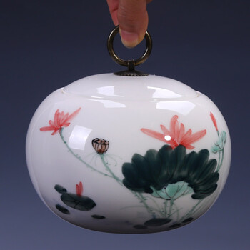 
                                        德化陶瓷茶叶罐 大号手绘铜扣密封储物罐茶具配件粉末密封罐 采荷白瓷密封茶叶桶                