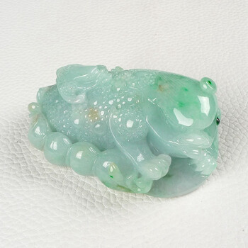 四会翡翠-华天南珠宝翡翠金蟾手把件202.94g