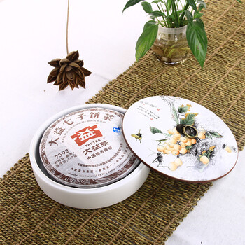 
                                                            鼎艺普洱茶饼罐陶瓷密封茶叶罐定窑散茶七子饼存储茶罐大号带盖普洱茶盒 064事事如意礼盒装送茶针                