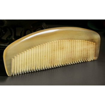 安公主 梳子水牛角梳直发顺发家用按摩头部经络刻字梳 手柄17cm