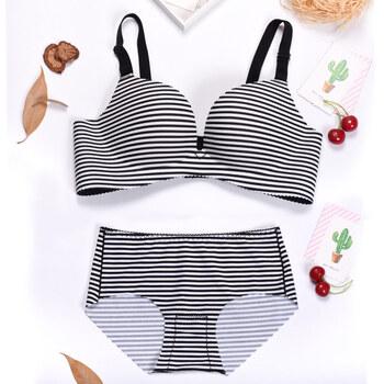 印花少女学生内衣套装女无痕无钢圈性感聚拢上托文胸薄款小胸罩 黑白