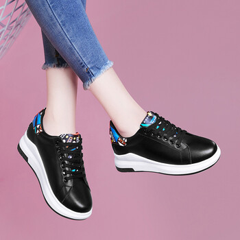 板鞋女 2018新款小黑鞋休闲鞋韩版时尚女生中学生学院风内增高大学生