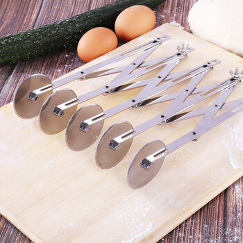 切油条用的滚轮刀手动切面器披萨烘焙家用商用切油条神器刀切面刀