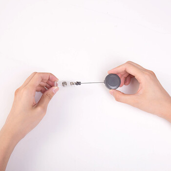 得力（deli）12只工作牌 证件卡易拉扣直径30mm(12个/盒)可伸缩胸卡夹扣 学生胸牌黑灰8309