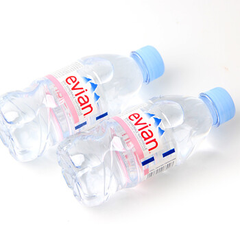 依云（evian）法国原装进口矿泉水 330ml*24瓶(软瓶)饮用水新老包装随机发货