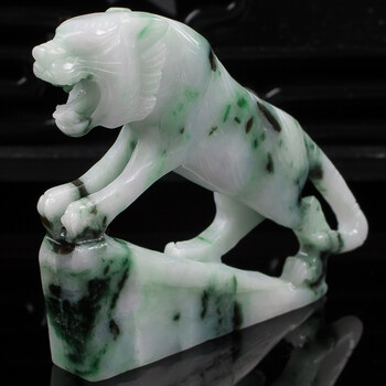 永昌源 翡翠 天然a货冰糯种飘绿上山虎摆件  127.91g