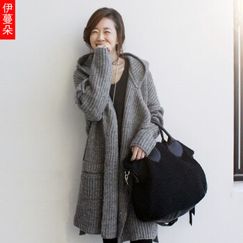 伊蔓朵2016秋款中长款针织衫女宽松几何拼色V领开衫大码毛衣外套E6105 黑色 均码建议90-145斤
