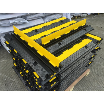 橡胶压线板二线槽减速带线槽室外2线槽板pvc电缆保护槽道路舞台