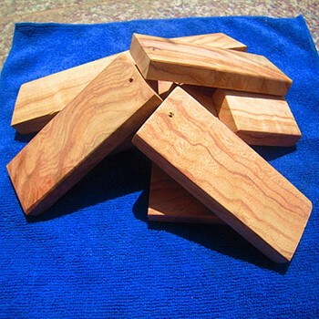 天然樟木块 纯香樟木块 红樟木条衣柜防虫防蛀球片 千年阴沉樟根大块