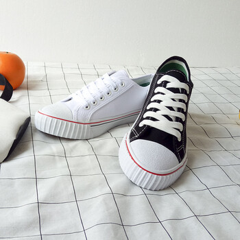 两只不一样颜色的鸳鸯鞋男女板鞋配牛仔裤韩版拼色小白 白 黑各一只