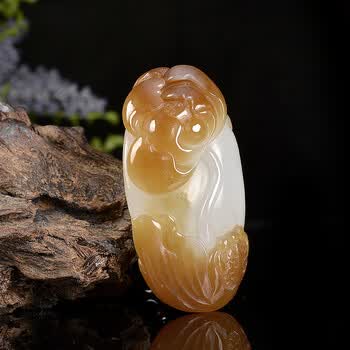 玉雕产业风华正茂，厂间争鸣