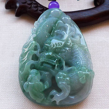 伟德国际察哈尔右翼中旗人民法院关于(WLB735)CH01天然翡翠A货叶子吊坠1（第一次拍卖）的公告