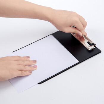 广博(GuangBo)PVC全包胶A5书写板夹/文件夹板/办公用品 颜色随机 单个装WJ6111 广博(GuangBo)PVC全包胶A5书写板夹/文件夹板/办公用品 颜色随机 单个装WJ6111