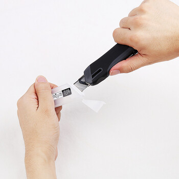 国誉(KOKUYO)美工刀大号FLANE安全便携手工刀裁纸刀附刀片收纳盒 办公用品 黑色 1个 HA-S200D