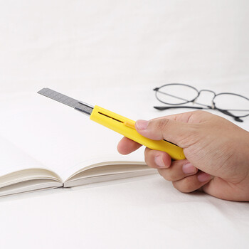 国誉(KOKUYO) 进口C3美工刀学生便携手工刀不易黏胶刀片 黄色 HA-S110Y