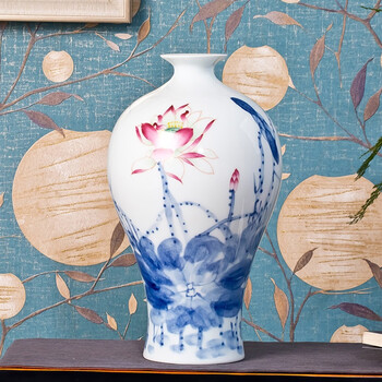 手绘荷花梅瓶孤品收藏