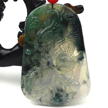 伟德国际两男子盗窃翡翠饰品被刑拘