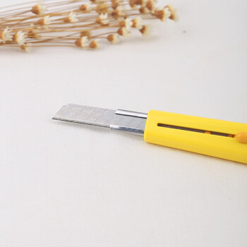 国誉(KOKUYO) 进口C3美工刀学生便携手工刀不易黏胶刀片 黄色 HA-S110Y