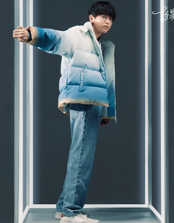 彭昱畅同款bosieblue冬季新款哆啦a梦渐变羽绒服蓝色m