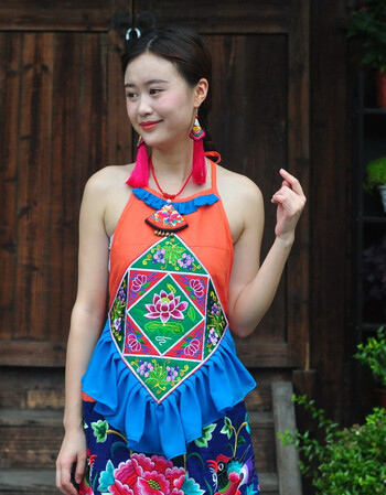 2018魅儿服饰夏装新款肚兜原创民族风复古刺绣拼接撞色棉麻吊带背心gh
