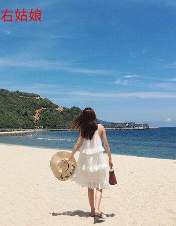 右姑娘吊带连衣裙夏显瘦蓬蓬裙海边沙滩长裙白色无袖小清新连衣裙
