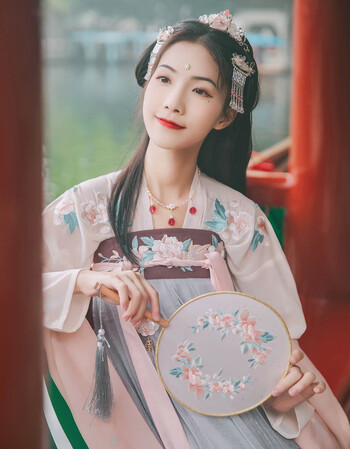 汉尚华莲月桂传统汉服女高腰齐胸襦裙春夏装裙头花朵玉兔刺绣日常