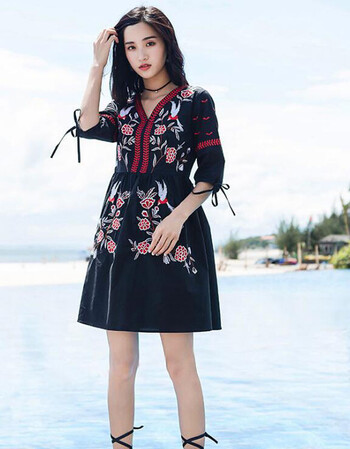 抖音小姐姐同款仙女裙连衣裙女2018夏新款海边度假沙滩裙刺绣西双版纳