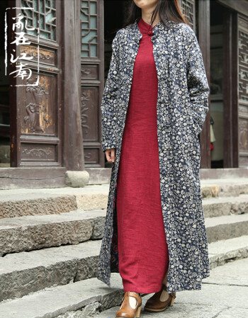 乱在江南春秋款民族风长款风衣女立领盘扣长款水洗碎花棉麻外套 藏青色 均码