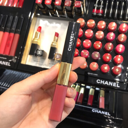 香奈儿（Chanel） 双头双效持色唇釉 69#冰镇奶茶色