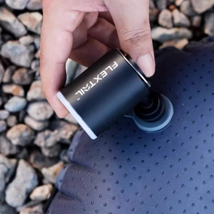 FLEXTAILGEAR鱼尾户外便携充气泵轻量气垫床真空袋游泳圈抽充两用mini电动气泵 65g升级续航照明光波泵（黑色）