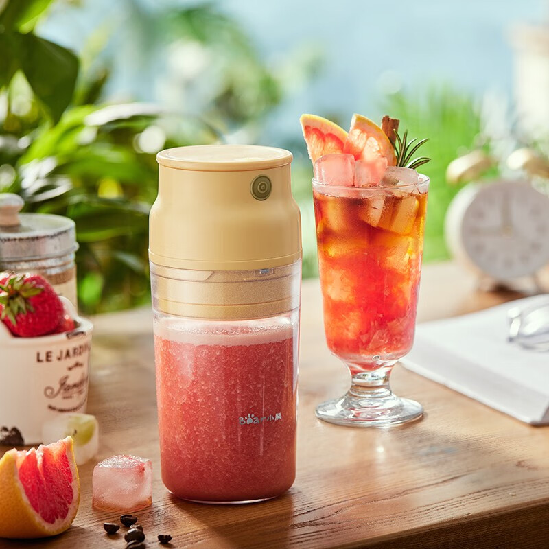 小熊（Bear） 便携式榨汁机家用水果小型充电迷你榨汁杯LLJ-Q04B5【ZMD安心系列】