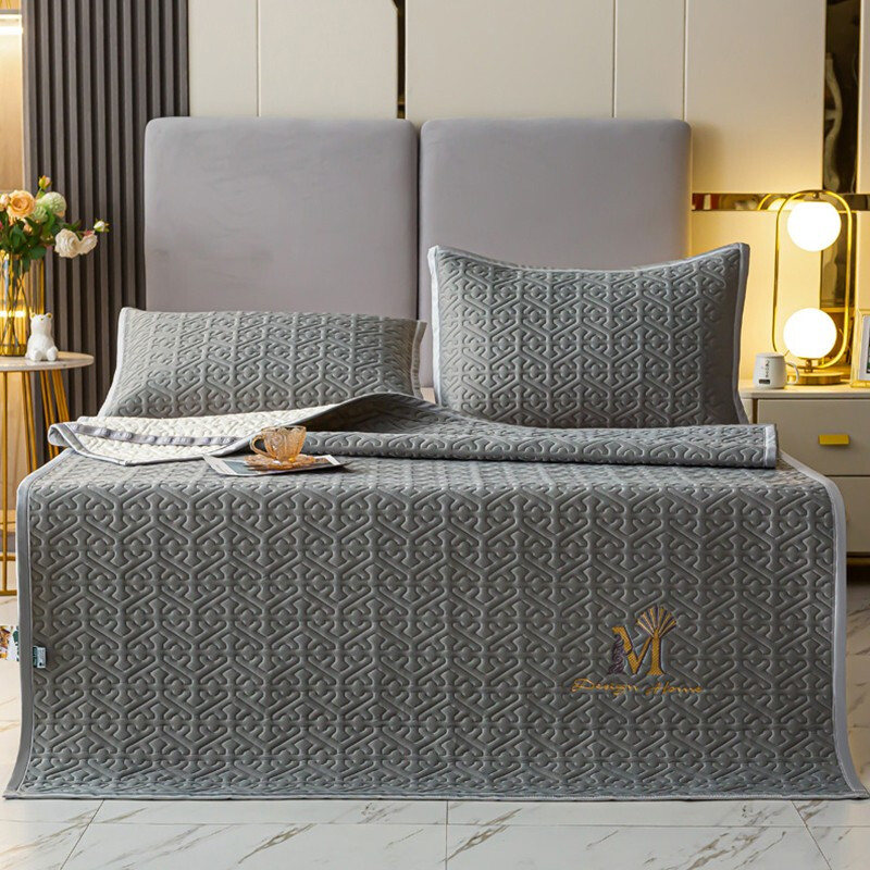 伊伊爱 纯色字母绣乳胶凉席三件套 时尚灰 150*200cm/XZ0AN02200023