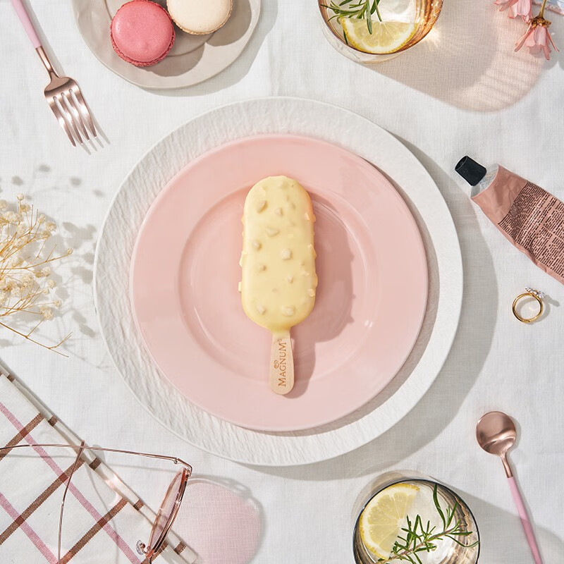 和路雪梦龙白巧克力口味冰淇淋家庭装65g4支雪糕4件