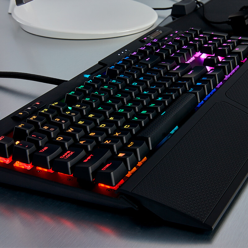 美商海盗船 (USCORSAIR) K70 RGB MK.2 机械键盘 游戏键盘 游戏键盘 全尺寸 RGB 铝框体 黑色 樱桃青轴