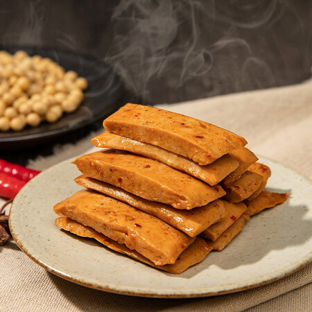 剖测比较三只松鼠 Q弹豆干甜辣味100g袋 辣条豆腐干休闲零食素食好吗怎么样？看一看？！
