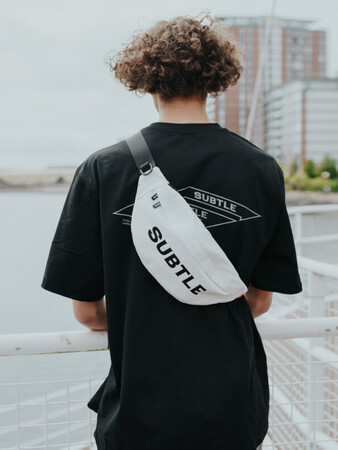 用心点评SUBTLE FELIS饺子斜挎包女潮牌单肩包男休闲运动腰包胸包时尚通勤真实感受质量？用了一个月经验分享！