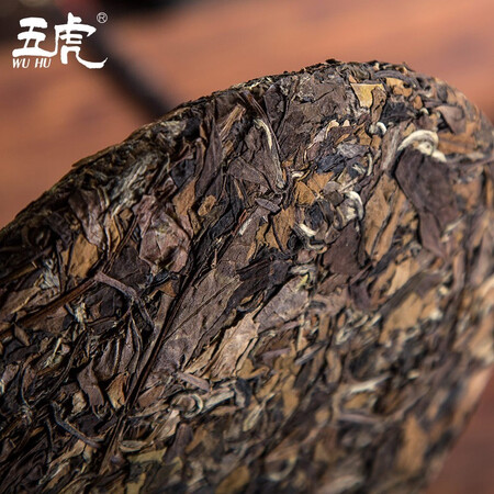 探索揭秘五虎（WU HU）正宗福鼎大白茶茶叶福鼎老寿眉8年老白茶茶饼陈值不值呢？老司机良心点评！