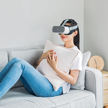 小米头戴影院和vr一体机哪个好？有区别没有？