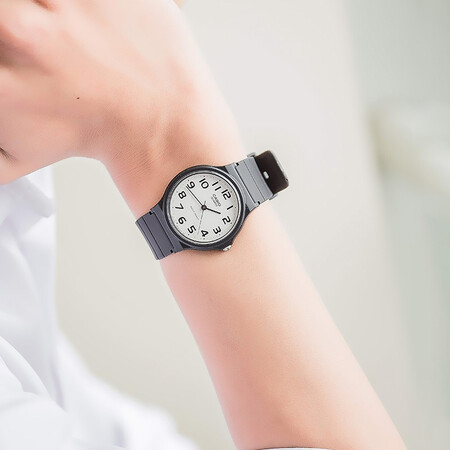 解疑感受卡西欧（CASIO） 男女手表 学生运动简约石英中性小黑表 百搭使用后评测？入手两周心得分享！