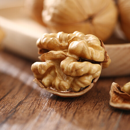 探索剖析舌里薄皮核桃  休闲零食 原味生核桃质量还可以不？全新评测揭秘！