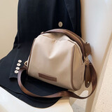 酷奇袋鼠（KUQIDAISHU）休闲尼龙布包包女夏2023七夕小众设计贝壳包轻便百搭大容量斜挎包 卡其色