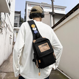 袋鼠斜挎包男士单肩小背包运动休闲手机包女大容量胸包潮 黑色【带三个徽章】