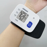 欧姆龙（OMRON）血压计家用手腕上臂式电子全自动测血压仪器医用级高精准度血压智能测量仪【顺丰】 HEM-6121+入门便携款
