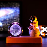 芷墨（ZHIMO）生日礼物宇航员守护地球太阳小夜灯学生送男孩子女送男朋友情人节 6CM月球 宇航员-守护+实木灯座（七彩款）