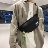 酷咖运动包男胸包腰包运动运动运动潮牌挎包休闲小背包学生手机包 黑色【带笑脸绳挂件】