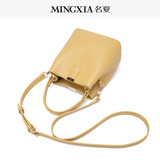 名夏牛皮女包新品韩版水桶包软皮女包简约单肩斜挎女士包包潮手提包 香草黄-日常大号