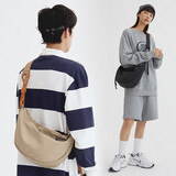 VAOPER饺子包男大容量中性斜挎包女休闲单肩包喂牌编织绳通勤骑行包 卡其色+青蛙挂件